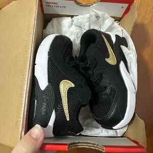 Nike Air Max Excee Size 5 - Kids